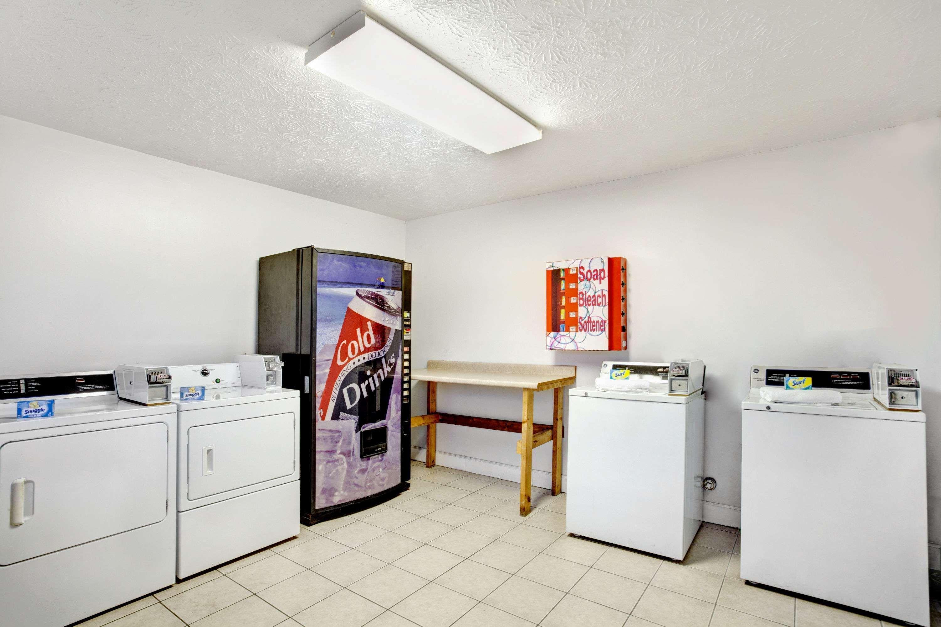 Super 8 By Wyndham Whites Creek/ Nashville Nw Area Екстериор снимка